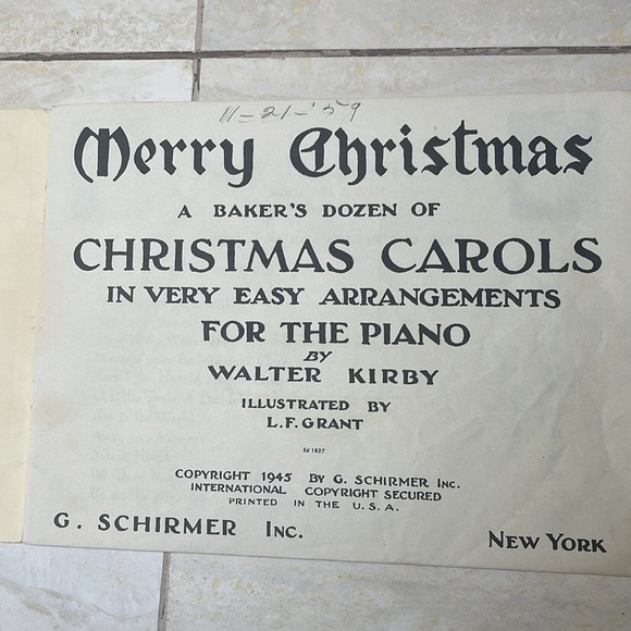VNTG (1945) Christmas Piano Music Book for Piano: Decor and/or Use (final price) - Picture 4 of 16